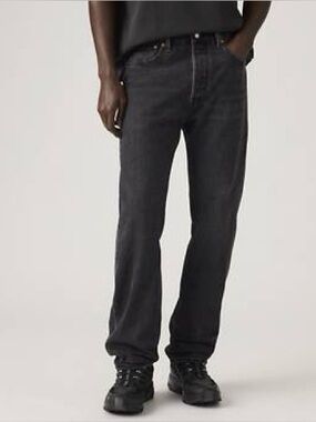 Levi's Men’s Black Relaxed Jeans with Subtle Fade
